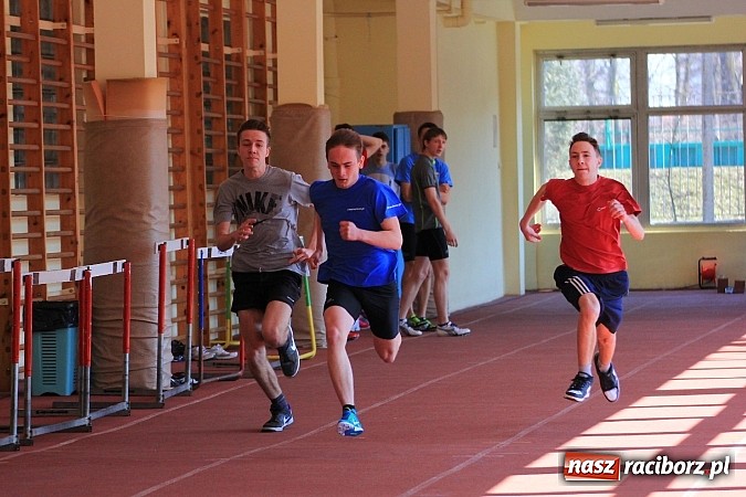 Zdjęcie w galerii na portalu naszraciborz.pl: Lekkoatleci z gimnazjów rywalizowali w ZSOMS wiadomości z regionu