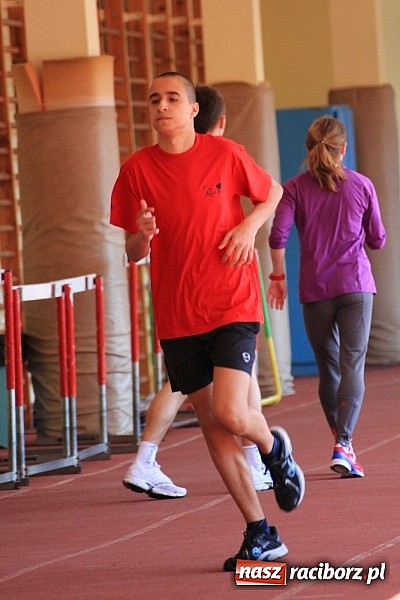 Zdjęcie w galerii na portalu naszraciborz.pl: Lekkoatleci z gimnazjów rywalizowali w ZSOMS wiadomości z regionu