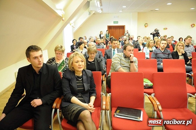 Zdjęcie w galerii na portalu naszraciborz.pl: Pedagodzy bez pracy. Wielu rejestruje się dla składki. Kwitnie zatrudnienie na czarno wiadomości z regionu