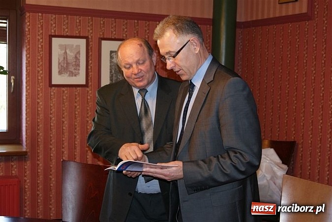 Zdjęcie w galerii na portalu naszraciborz.pl: Prezydent zaprosił do ratusza gołębiarzy wiadomości z regionu