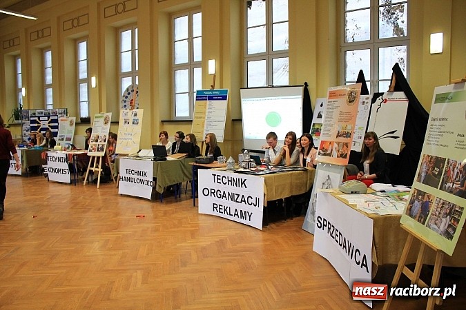 Zdjęcie w galerii na portalu naszraciborz.pl: Wagary z warsztatami i humorem w Ekonomiku wiadomości z regionu