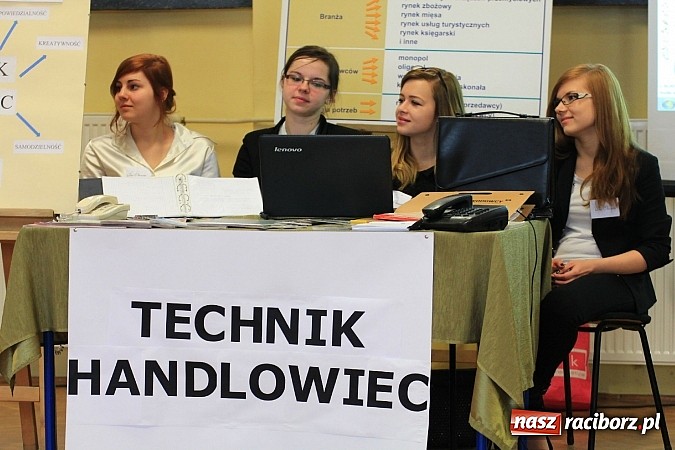 Zdjęcie w galerii na portalu naszraciborz.pl: Wagary z warsztatami i humorem w Ekonomiku wiadomości z regionu