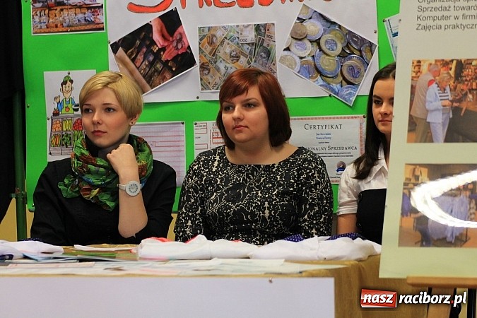 Zdjęcie w galerii na portalu naszraciborz.pl: Wagary z warsztatami i humorem w Ekonomiku wiadomości z regionu