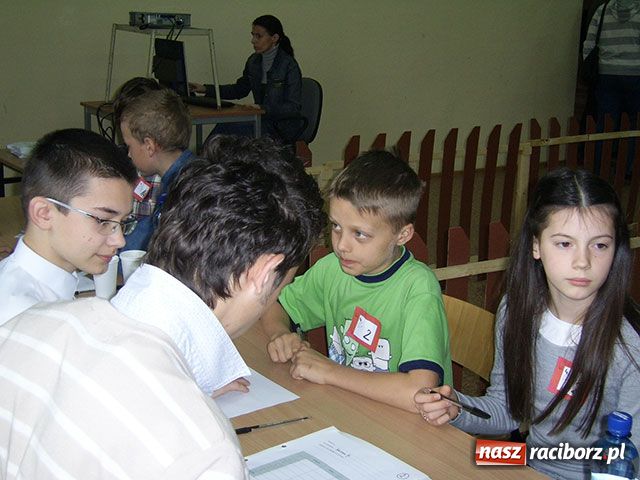 Zdjęcie w galerii na portalu naszraciborz.pl: Matematyczny CZAR PAR w SP nr 4 wiadomości z regionu
