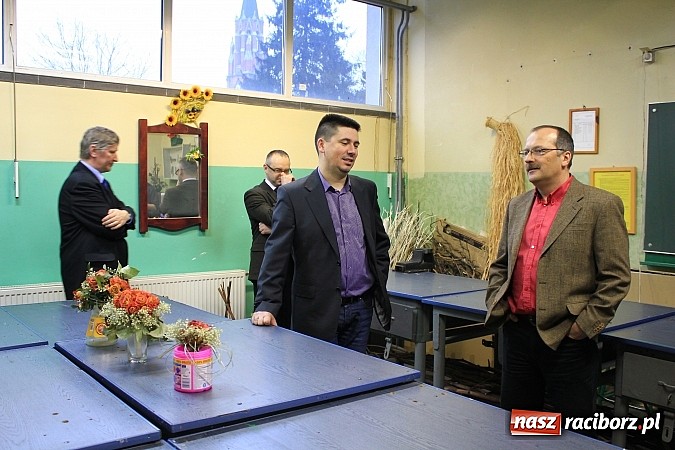 Zdjęcie w galerii na portalu naszraciborz.pl: Posiedzenie komisji w CKU. Radni zachwyceni wiadomości z regionu