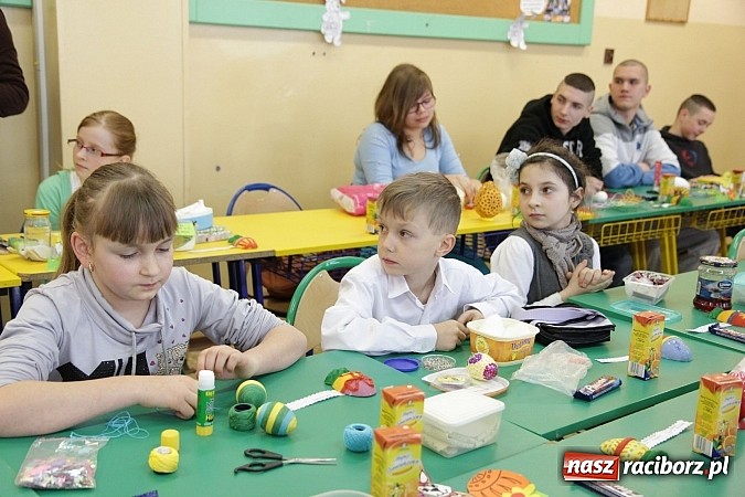 Zdjęcie w galerii na portalu naszraciborz.pl: W Nędzy wybrano najpiękniejsze kroszonki wiadomości z regionu