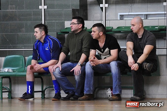 Zdjęcie w galerii na portalu naszraciborz.pl: Puchar w rękach Zakładu Karnego wiadomości z regionu