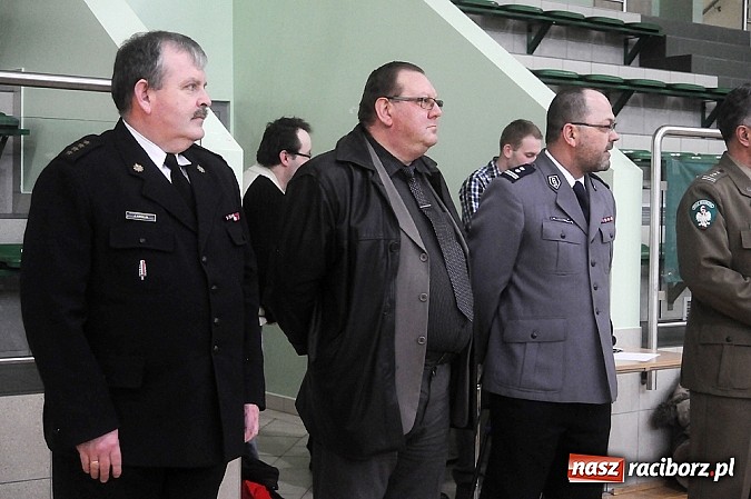 Zdjęcie w galerii na portalu naszraciborz.pl: Puchar w rękach Zakładu Karnego wiadomości z regionu