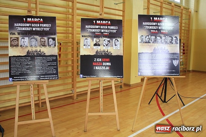 Zdjęcie w galerii na portalu naszraciborz.pl: W II LO uczcili pamięć żołnierzy wyklętych wiadomości z regionu