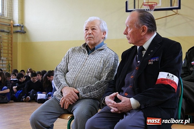 Zdjęcie w galerii na portalu naszraciborz.pl: W II LO uczcili pamięć żołnierzy wyklętych wiadomości z regionu