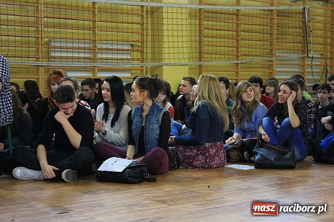 Zdjęcie w galerii na portalu naszraciborz.pl: W II LO uczcili pamięć żołnierzy wyklętych wiadomości z regionu