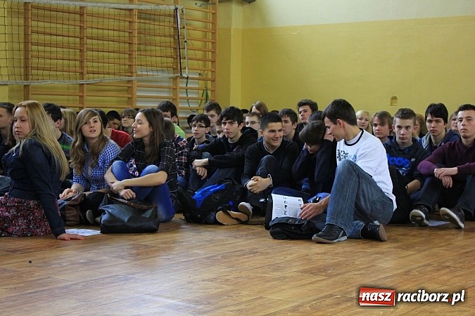 Zdjęcie w galerii na portalu naszraciborz.pl: W II LO uczcili pamięć żołnierzy wyklętych wiadomości z regionu