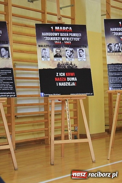 Zdjęcie w galerii na portalu naszraciborz.pl: W II LO uczcili pamięć żołnierzy wyklętych wiadomości z regionu