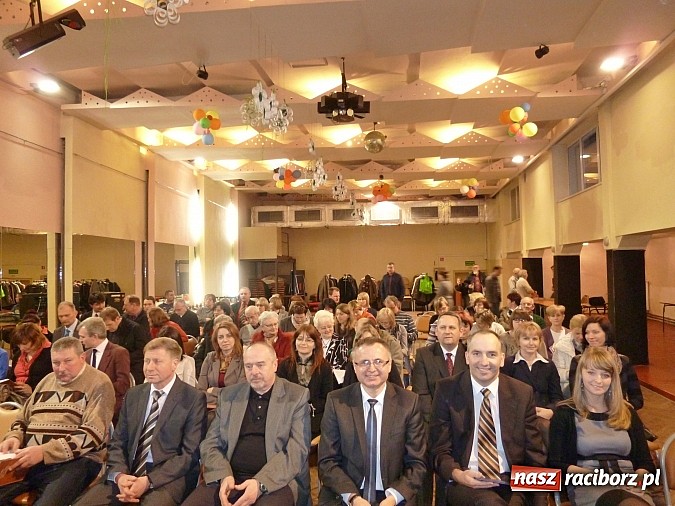 Zdjęcie w galerii na portalu naszraciborz.pl: Krzanowice mają wzbogaconą monografię wiadomości z regionu