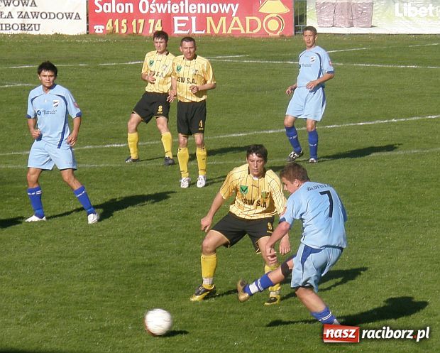 Zdjęcie w galerii na portalu naszraciborz.pl: Dobitka na wagę trzech punktów wiadomości z regionu