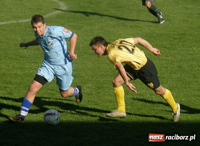 Zdjęcie w galerii na portalu naszraciborz.pl: Dobitka na wagę trzech punktów wiadomości z regionu