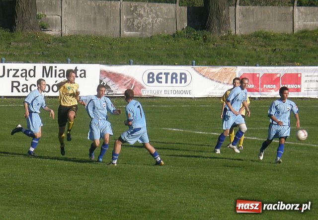 Zdjęcie w galerii na portalu naszraciborz.pl: Dobitka na wagę trzech punktów wiadomości z regionu