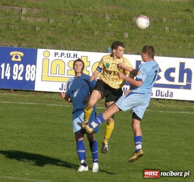 Zdjęcie w galerii na portalu naszraciborz.pl: Dobitka na wagę trzech punktów wiadomości z regionu