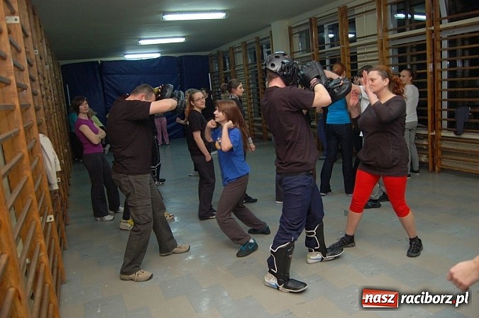 Zdjęcie w galerii na portalu naszraciborz.pl: Półmetek kursu samoobrony dla raciborzanek wiadomości z regionu