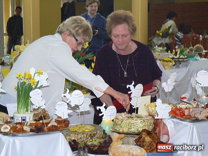 Zdjęcie w galerii na portalu naszraciborz.pl: Kiermasz potraw wielkanocnych w Kobyli wiadomości z regionu