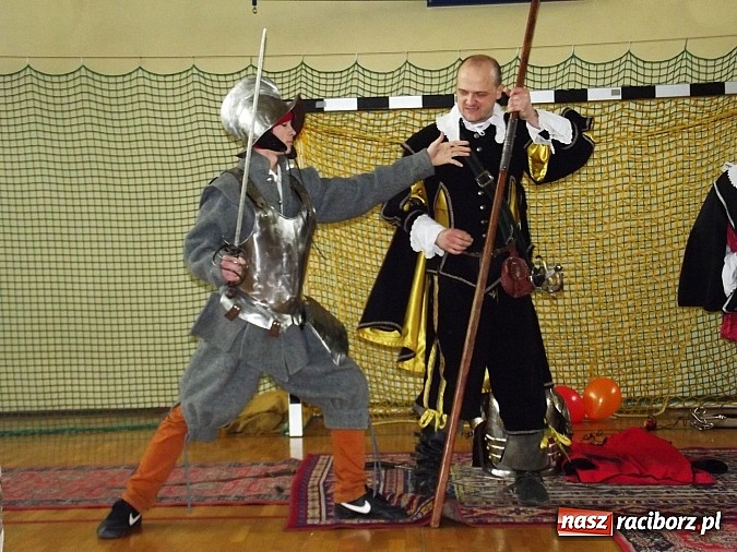 Zdjęcie w galerii na portalu naszraciborz.pl: Gimnazjum w Kornowacu powitało wiosnę wiadomości z regionu