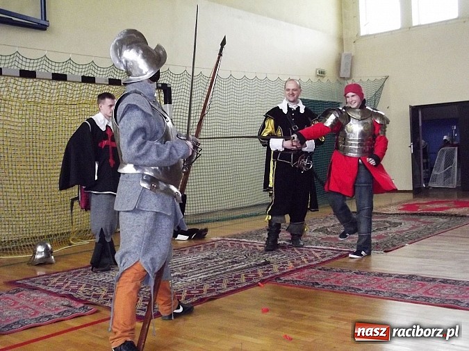 Zdjęcie w galerii na portalu naszraciborz.pl: Gimnazjum w Kornowacu powitało wiosnę wiadomości z regionu