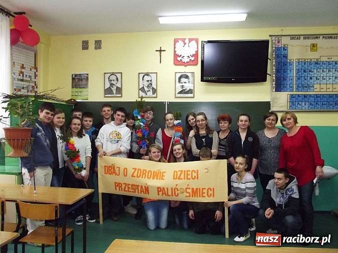 Zdjęcie w galerii na portalu naszraciborz.pl: Gimnazjum w Kornowacu powitało wiosnę wiadomości z regionu