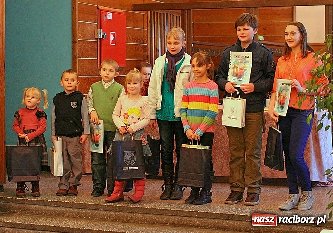 Zdjęcie w galerii na portalu naszraciborz.pl: Kiermasz wielkanocny w Kuźni Raciborskiej wiadomości z regionu