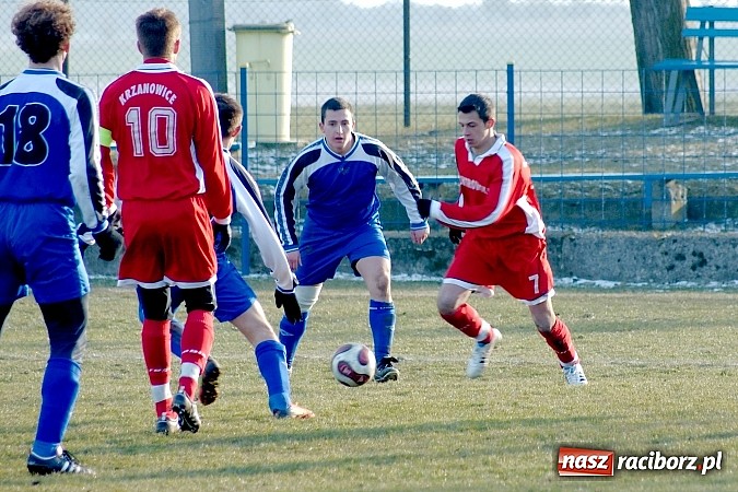 Zdjęcie w galerii na portalu naszraciborz.pl: Słaby początek rundy w Krzanowicach. Tylko remis z Górkami Śląskimi wiadomości z regionu