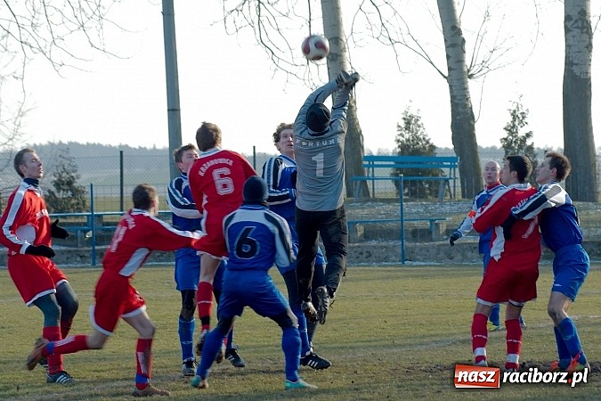 Zdjęcie w galerii na portalu naszraciborz.pl: Słaby początek rundy w Krzanowicach. Tylko remis z Górkami Śląskimi wiadomości z regionu