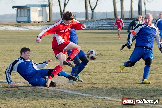 Zdjęcie w galerii na portalu naszraciborz.pl: Słaby początek rundy w Krzanowicach. Tylko remis z Górkami Śląskimi wiadomości z regionu