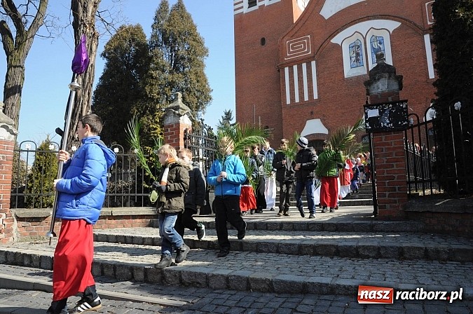 Zdjęcie w galerii na portalu naszraciborz.pl: Procesja Niedzieli Palmowej w Brzeziu nad Odrą wiadomości z regionu