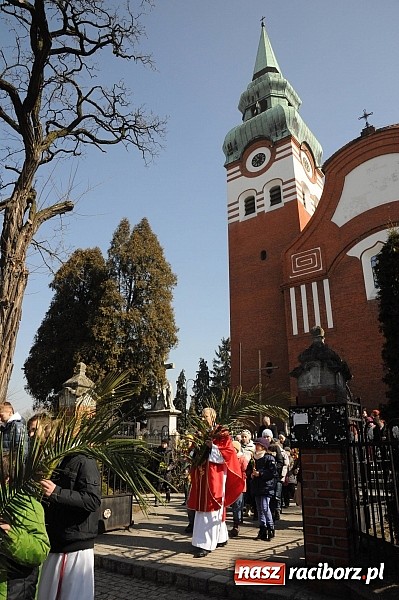 Zdjęcie w galerii na portalu naszraciborz.pl: Procesja Niedzieli Palmowej w Brzeziu nad Odrą wiadomości z regionu