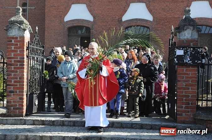 Zdjęcie w galerii na portalu naszraciborz.pl: Procesja Niedzieli Palmowej w Brzeziu nad Odrą wiadomości z regionu