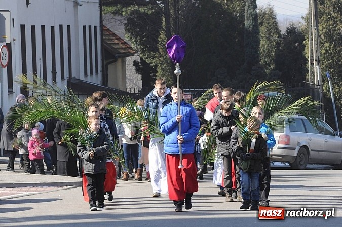 Zdjęcie w galerii na portalu naszraciborz.pl: Procesja Niedzieli Palmowej w Brzeziu nad Odrą wiadomości z regionu