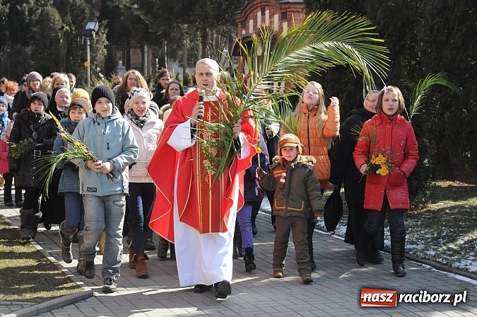 Zdjęcie w galerii na portalu naszraciborz.pl: Procesja Niedzieli Palmowej w Brzeziu nad Odrą wiadomości z regionu