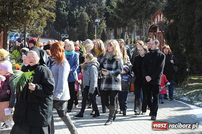 Zdjęcie w galerii na portalu naszraciborz.pl: Procesja Niedzieli Palmowej w Brzeziu nad Odrą wiadomości z regionu