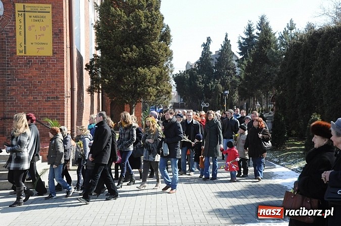 Zdjęcie w galerii na portalu naszraciborz.pl: Procesja Niedzieli Palmowej w Brzeziu nad Odrą wiadomości z regionu