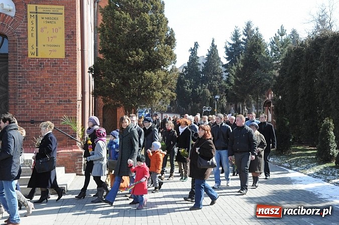 Zdjęcie w galerii na portalu naszraciborz.pl: Procesja Niedzieli Palmowej w Brzeziu nad Odrą wiadomości z regionu