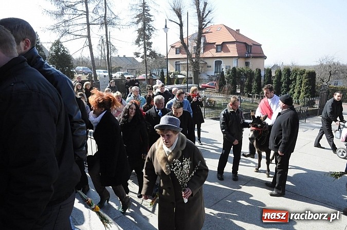 Zdjęcie w galerii na portalu naszraciborz.pl: Procesja Niedzieli Palmowej w Brzeziu nad Odrą wiadomości z regionu