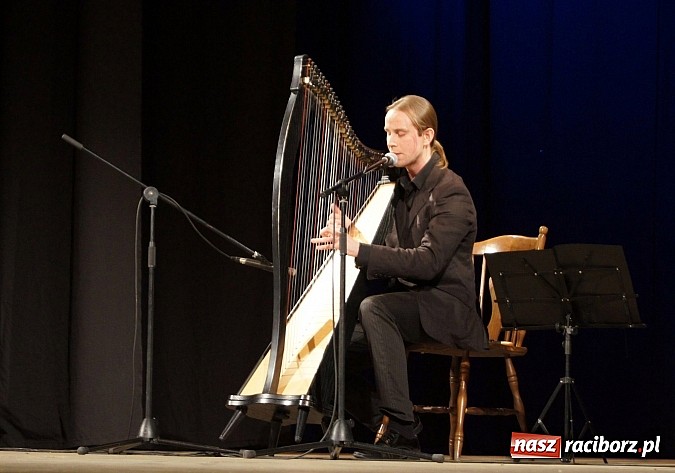 Zdjęcie w galerii na portalu naszraciborz.pl: Niebiańska muzyka harfy w Strzesze wiadomości z regionu