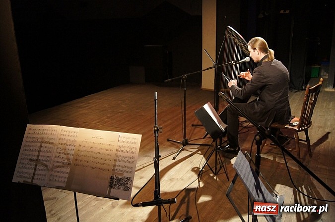 Zdjęcie w galerii na portalu naszraciborz.pl: Niebiańska muzyka harfy w Strzesze wiadomości z regionu
