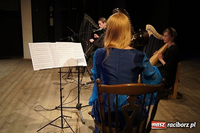 Zdjęcie w galerii na portalu naszraciborz.pl: Niebiańska muzyka harfy w Strzesze wiadomości z regionu