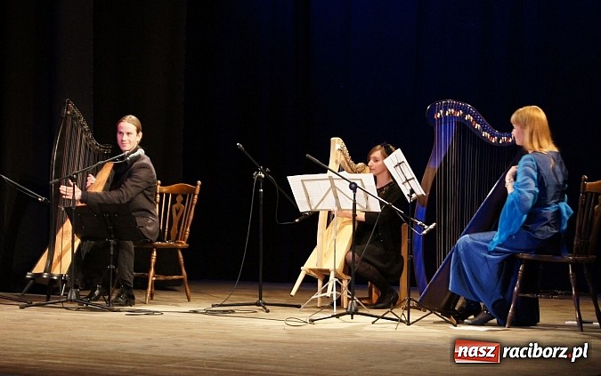 Zdjęcie w galerii na portalu naszraciborz.pl: Niebiańska muzyka harfy w Strzesze wiadomości z regionu