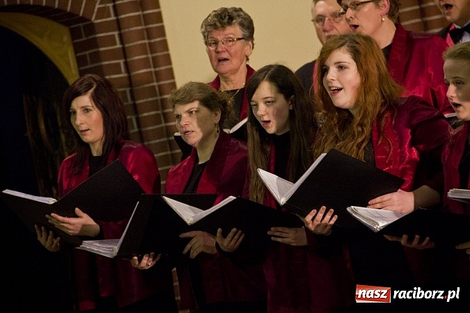 Zdjęcie w galerii na portalu naszraciborz.pl: Pieśni pokutne i pasyjne zabrzmiały w kościele pw. św. Mikołaja na Starej Wsi wiadomości z regionu
