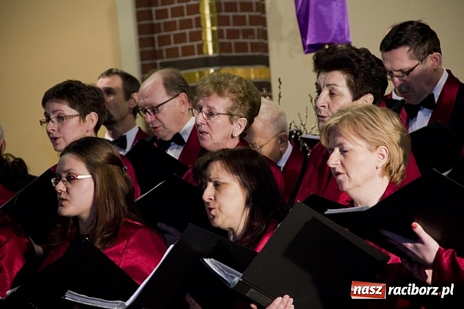 Zdjęcie w galerii na portalu naszraciborz.pl: Pieśni pokutne i pasyjne zabrzmiały w kościele pw. św. Mikołaja na Starej Wsi wiadomości z regionu