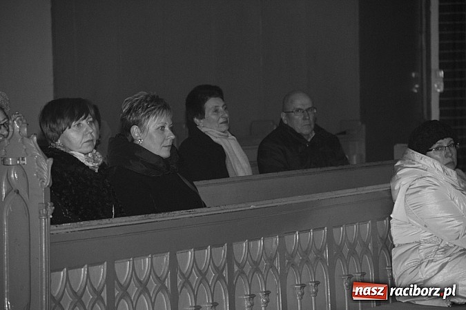 Zdjęcie w galerii na portalu naszraciborz.pl: Pieśni pokutne i pasyjne zabrzmiały w kościele pw. św. Mikołaja na Starej Wsi wiadomości z regionu