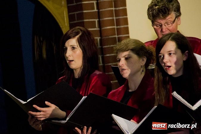 Zdjęcie w galerii na portalu naszraciborz.pl: Pieśni pokutne i pasyjne zabrzmiały w kościele pw. św. Mikołaja na Starej Wsi wiadomości z regionu