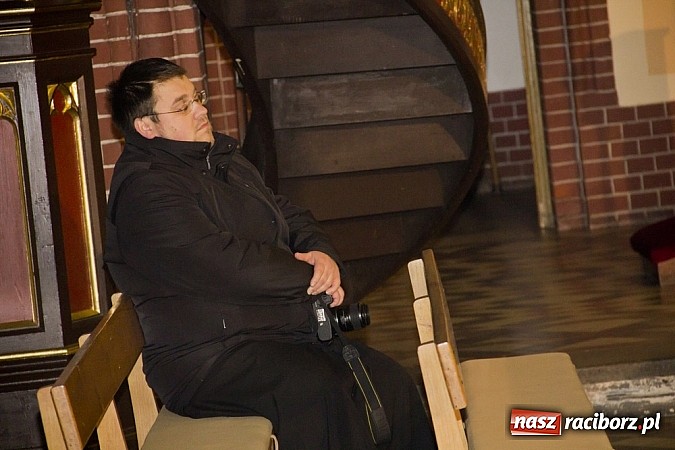 Zdjęcie w galerii na portalu naszraciborz.pl: Pieśni pokutne i pasyjne zabrzmiały w kościele pw. św. Mikołaja na Starej Wsi wiadomości z regionu