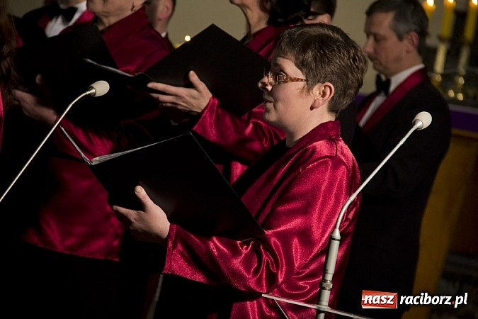Zdjęcie w galerii na portalu naszraciborz.pl: Pieśni pokutne i pasyjne zabrzmiały w kościele pw. św. Mikołaja na Starej Wsi wiadomości z regionu